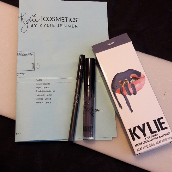 Kylie Jenner Matte Lip Kits - Picture 5 of 7
